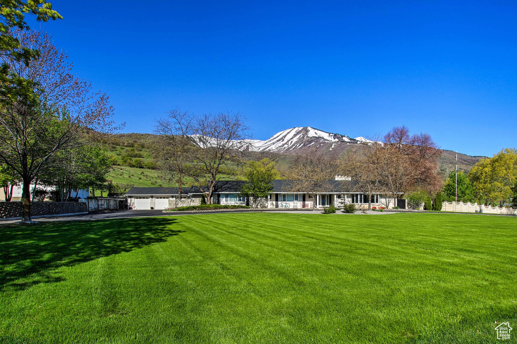 View of yard featuring a mountain view