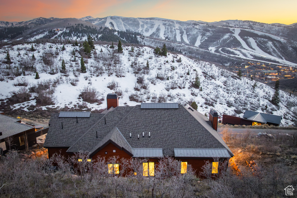 Bird's eye view with a mountain view