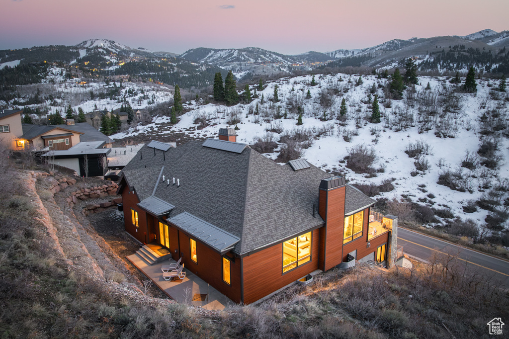 Drone / aerial view featuring a mountain view