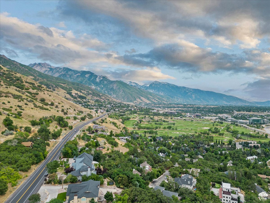 Aerial view with a mountain view