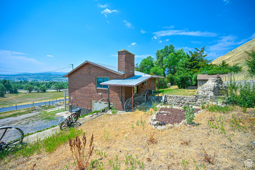 View of yard with a mountain view