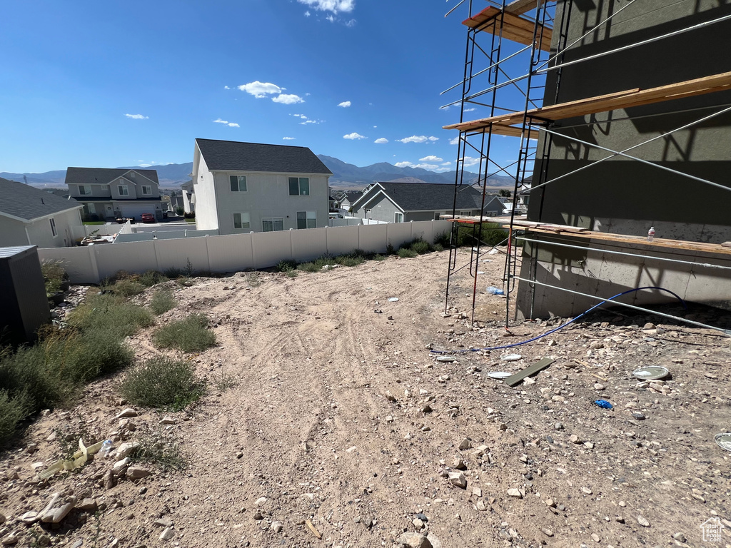 View of yard featuring a mountain view