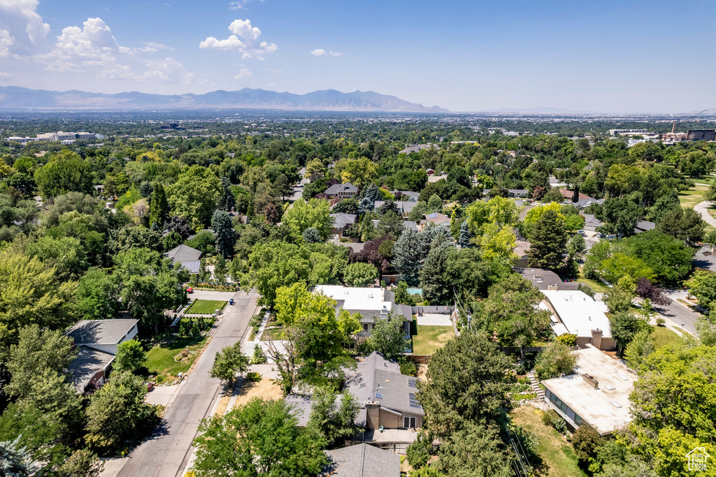 Bird's eye view with a mountain view