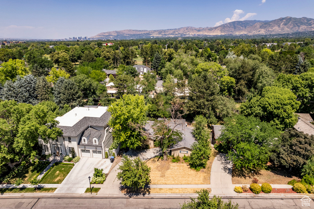 Drone / aerial view featuring a mountain view