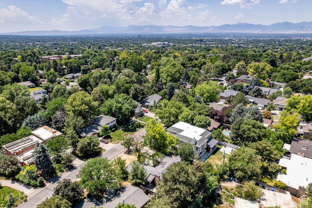 Bird's eye view with a mountain view