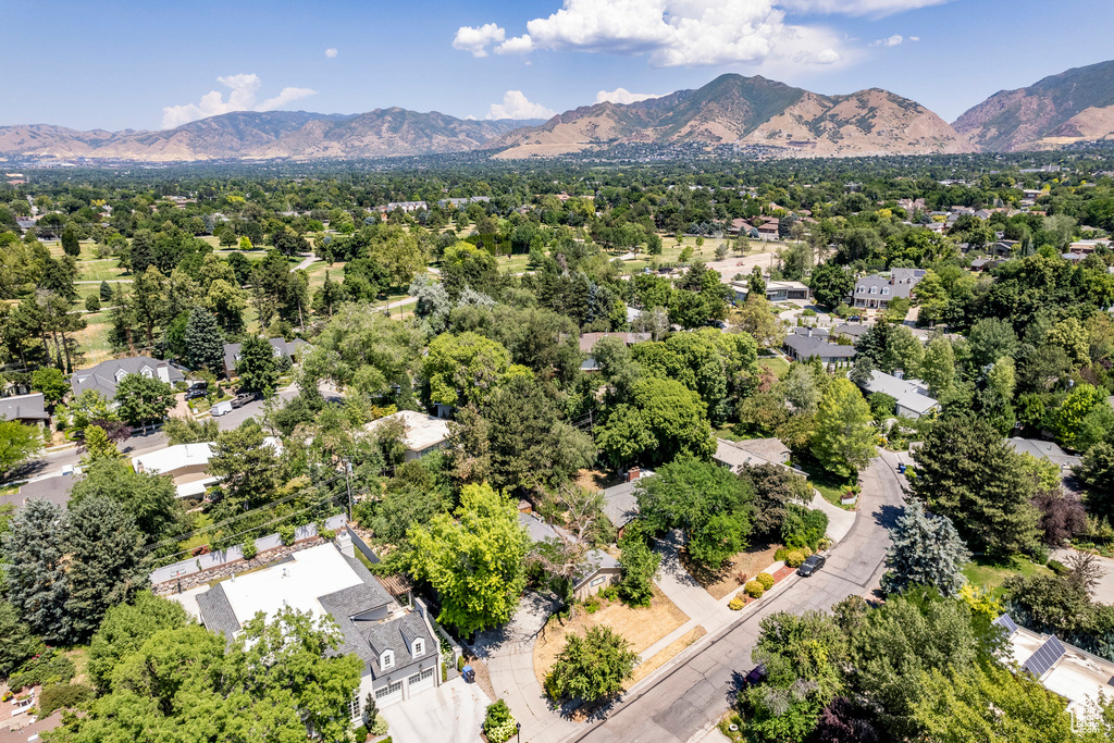 Bird's eye view featuring a mountain view