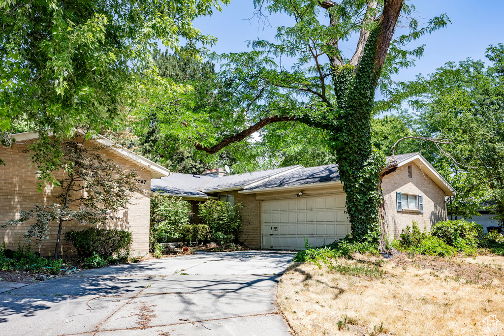 View of front facade with a garage