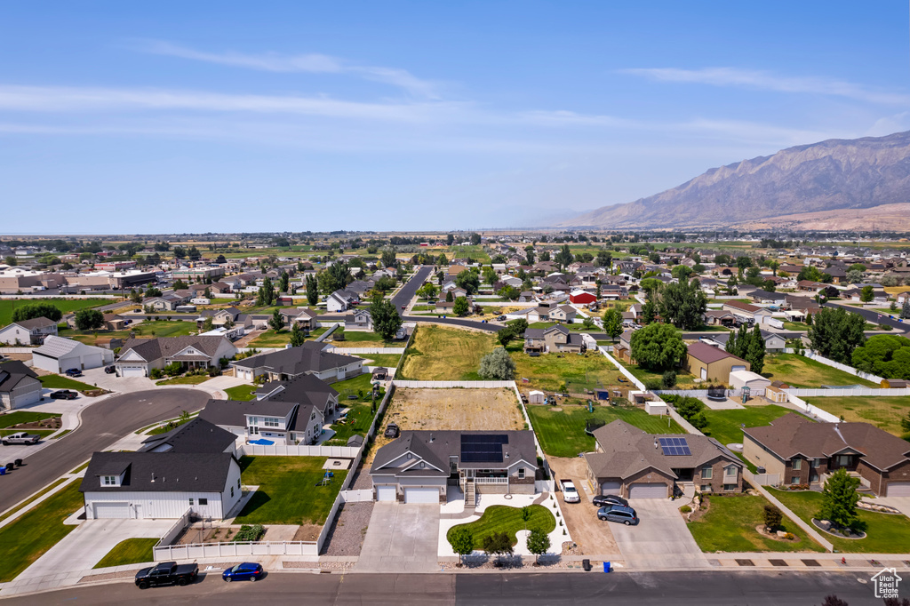 Aerial view with a mountain view