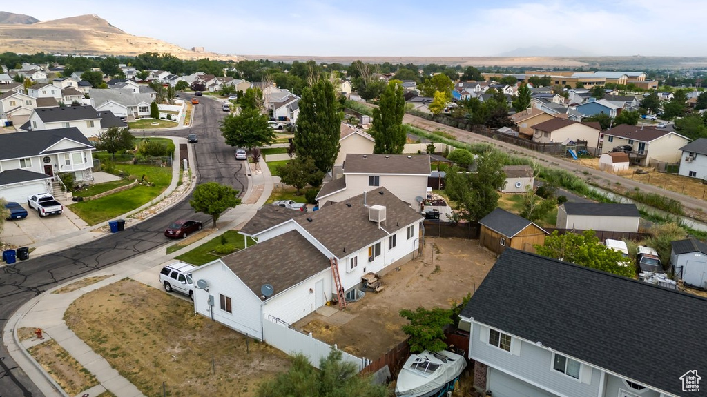 Aerial view with a mountain view