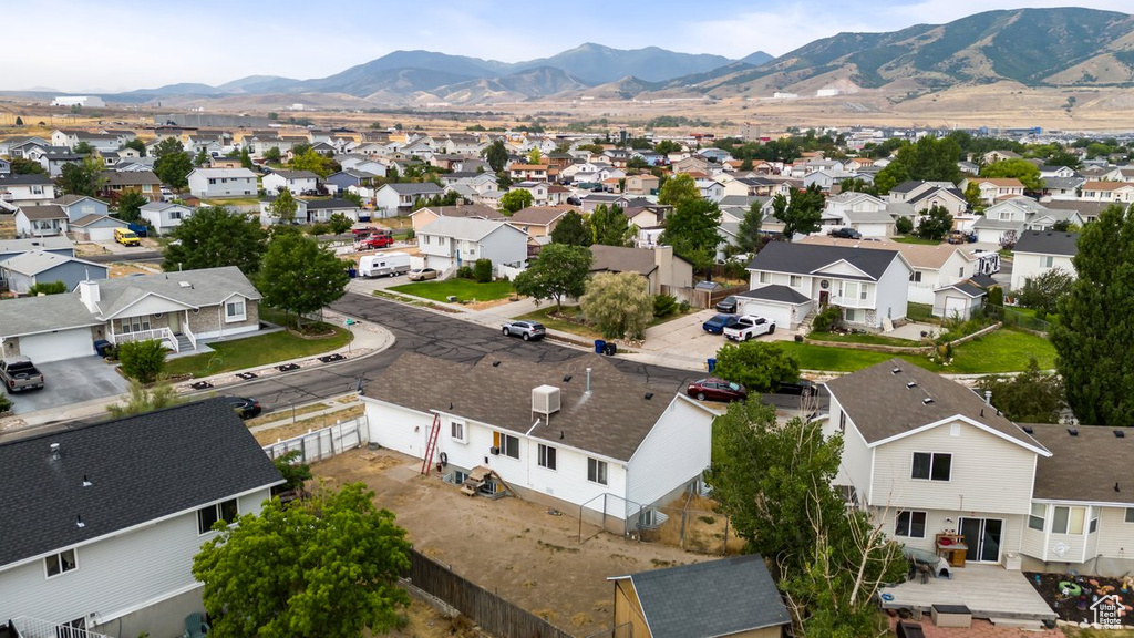 Aerial view with a mountain view