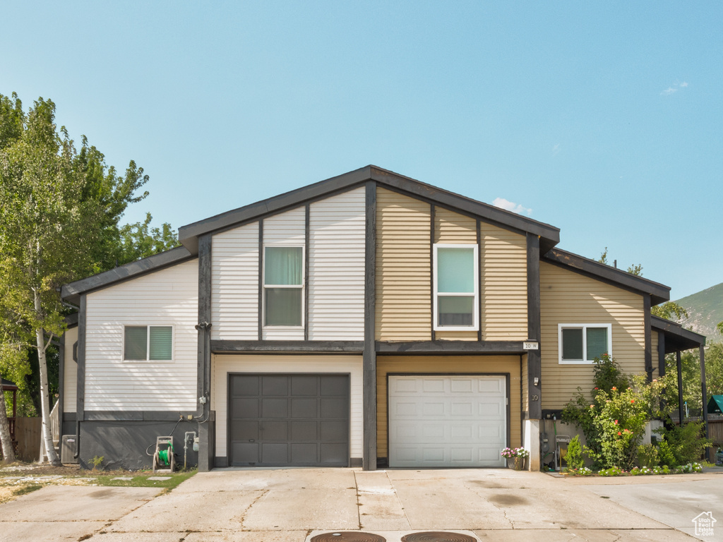 View of front facade with a garage