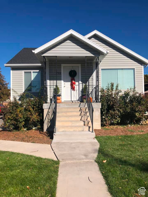 View of front of house featuring a front lawn