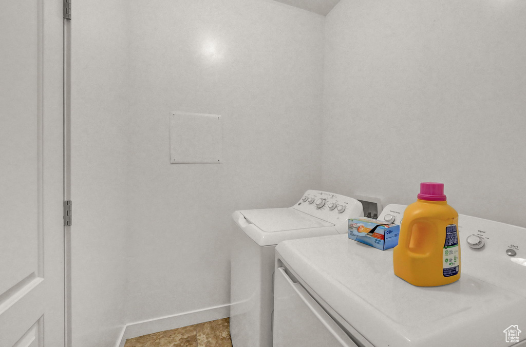 Washroom featuring light tile patterned flooring and independent washer and dryer