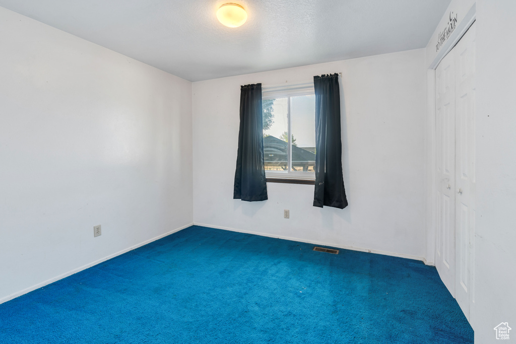 Empty room with carpet