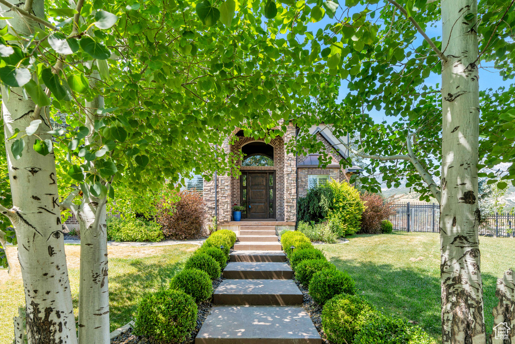 View of front of property featuring a front lawn