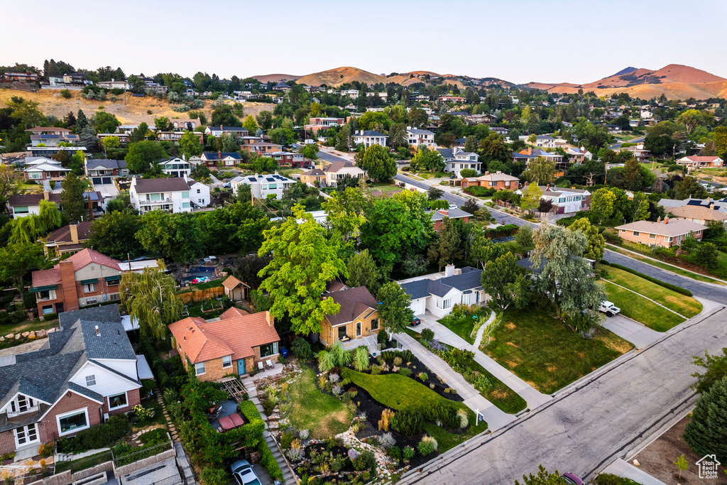 Drone / aerial view featuring a mountain view