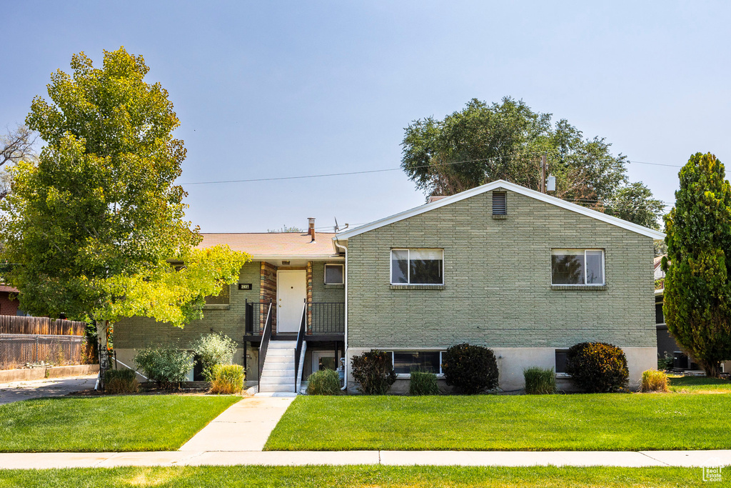 View of front of house with a front lawn