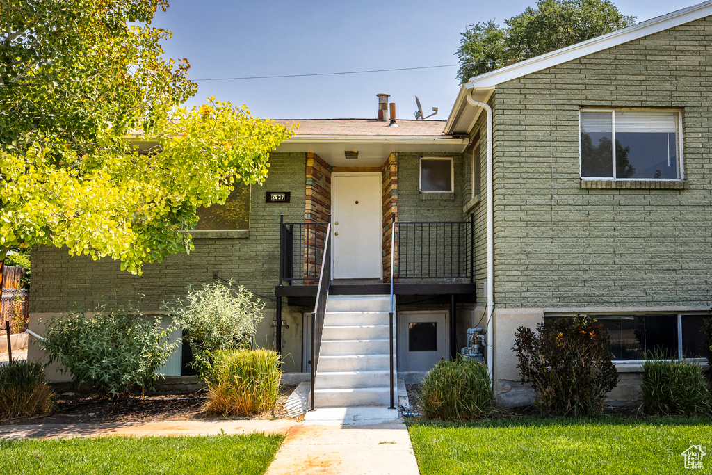 View of front of property