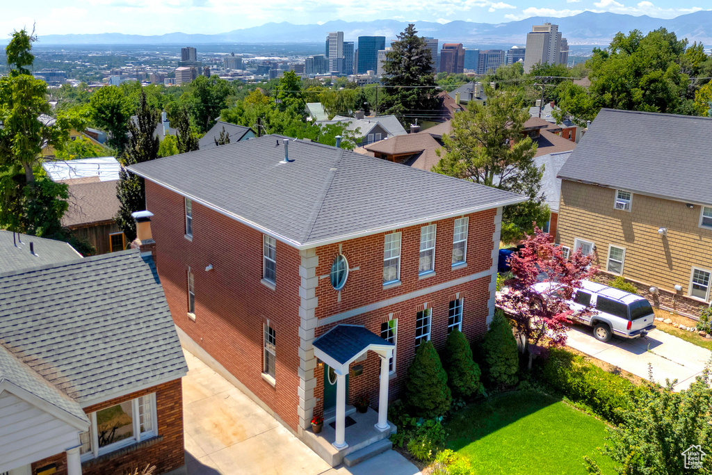 Bird\'s eye view featuring a mountain view