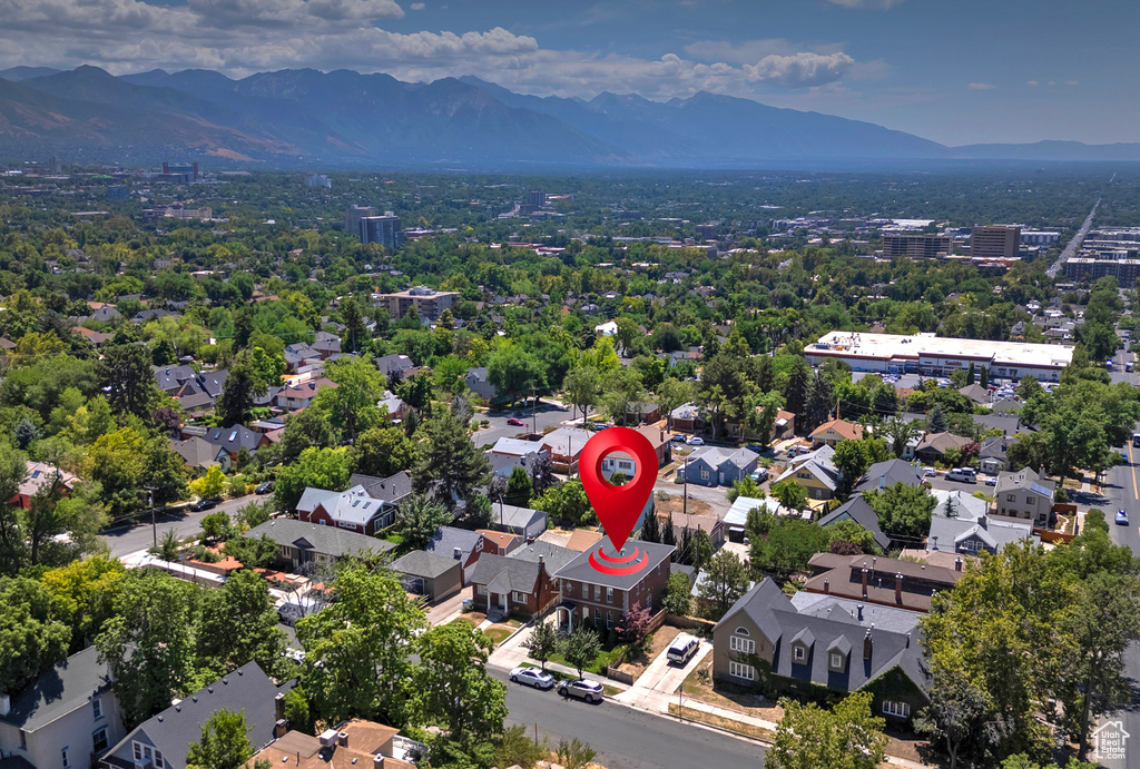 Birds eye view of property featuring a mountain view