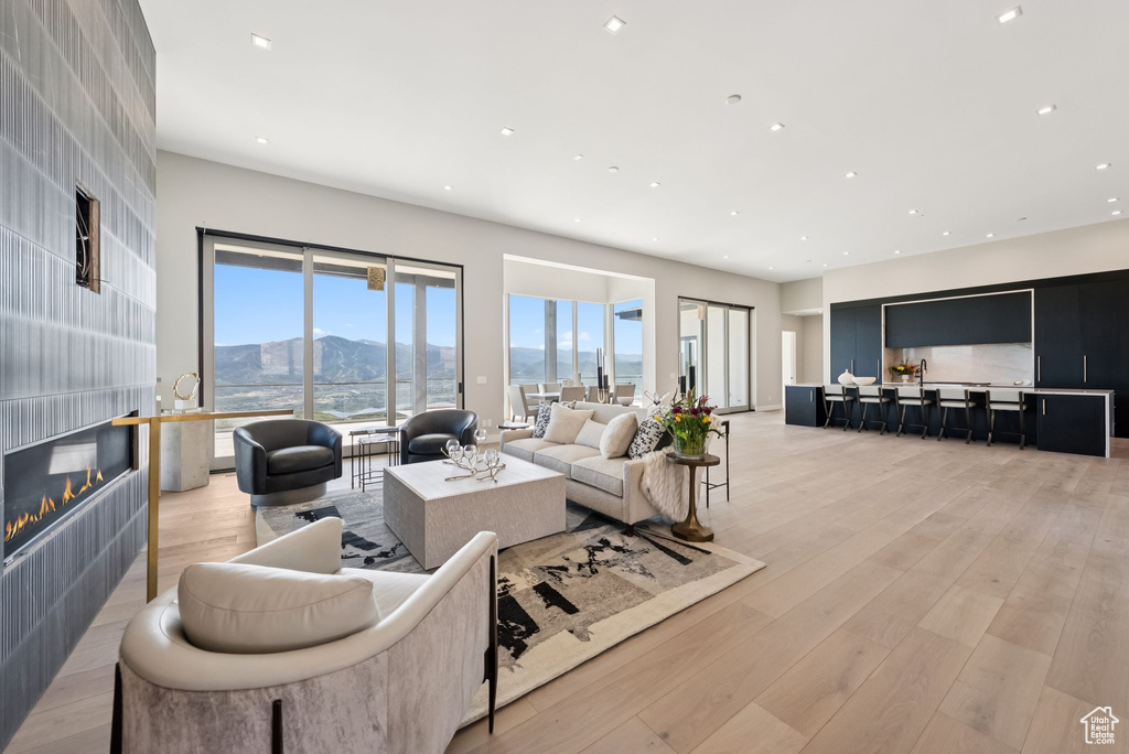 Living area featuring a mountain view, light wood-type flooring, and recessed lighting