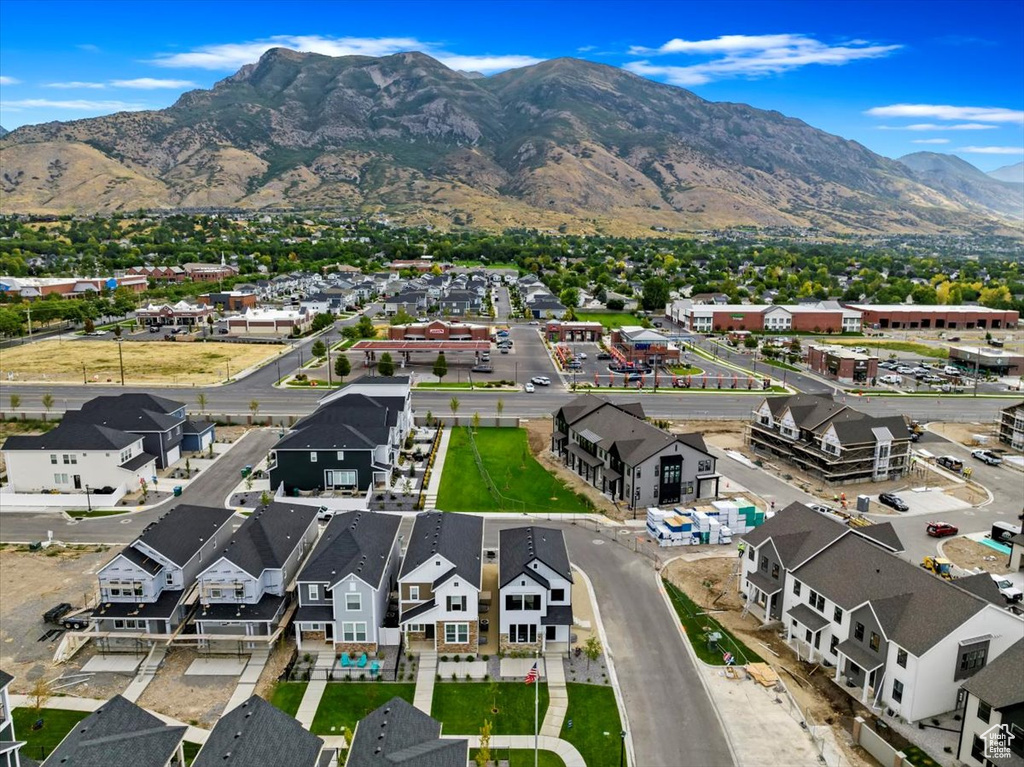 Aerial view with a mountain view