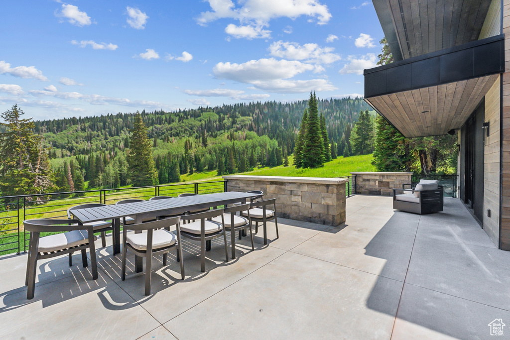 View of patio / terrace featuring outdoor lounge area