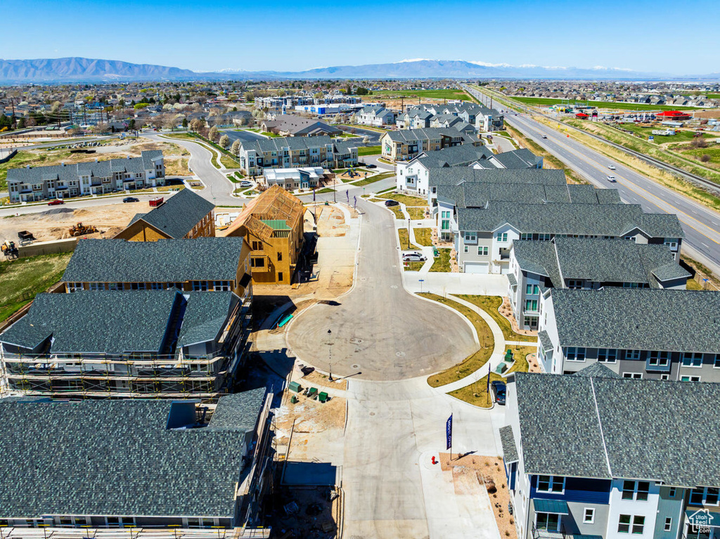 Birds eye view of property featuring a mountain view