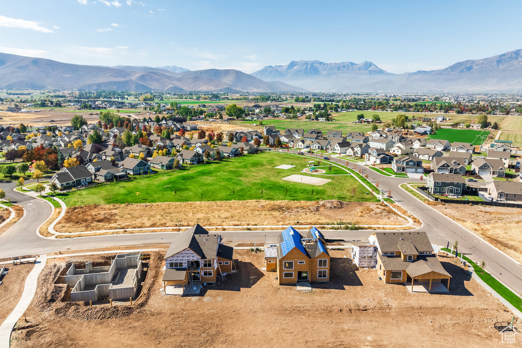 Aerial view with a mountain view