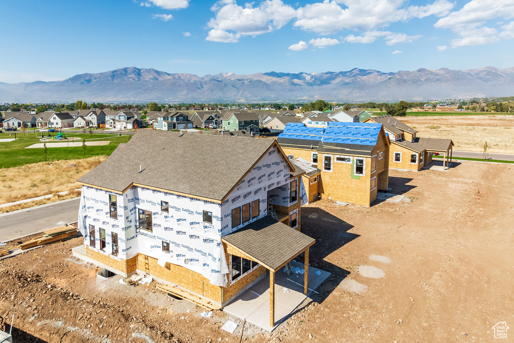 Drone / aerial view featuring a mountain view