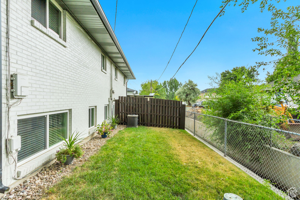 View of yard featuring cooling unit