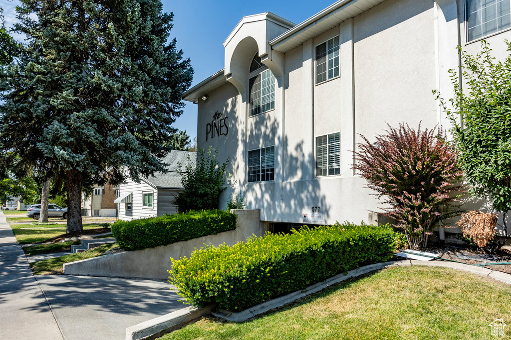 View of home's exterior