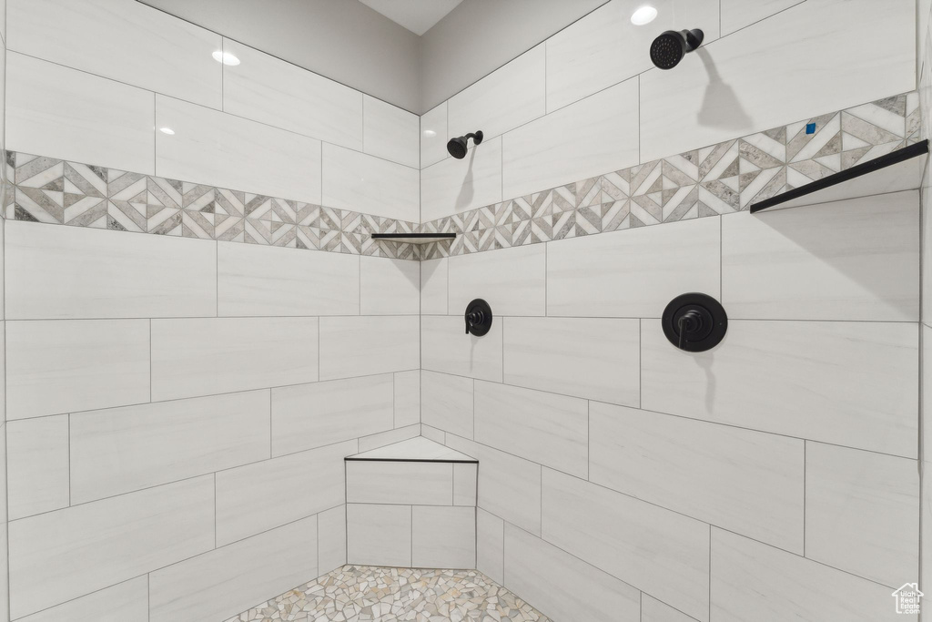 Bathroom featuring a tile shower