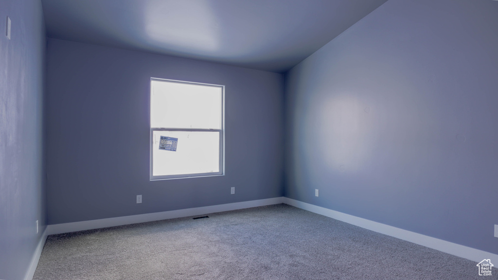 Unfurnished room with carpet flooring