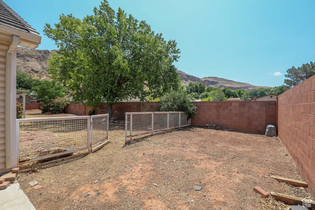 View of yard with a mountain view