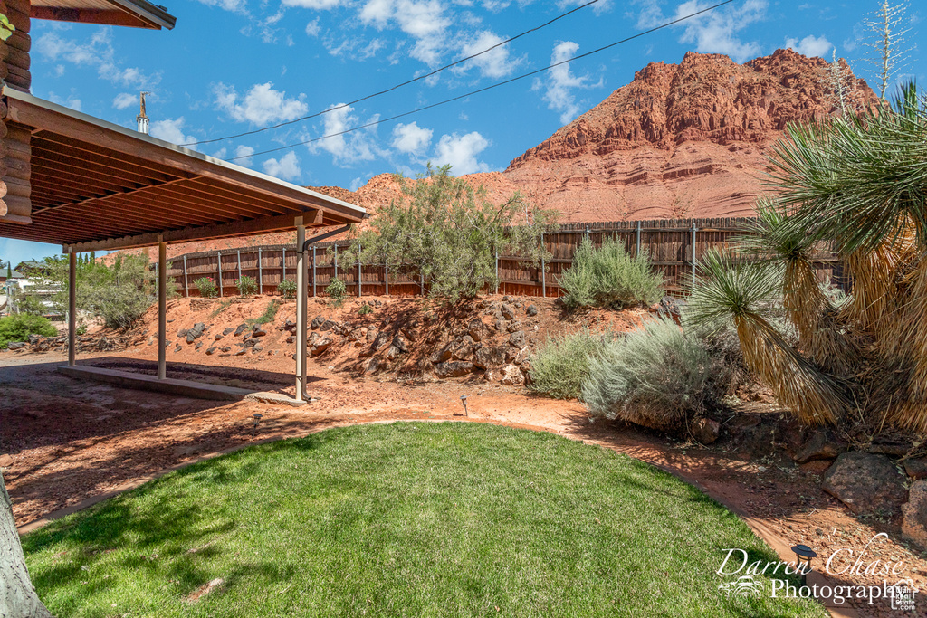 View of yard featuring a mountain view