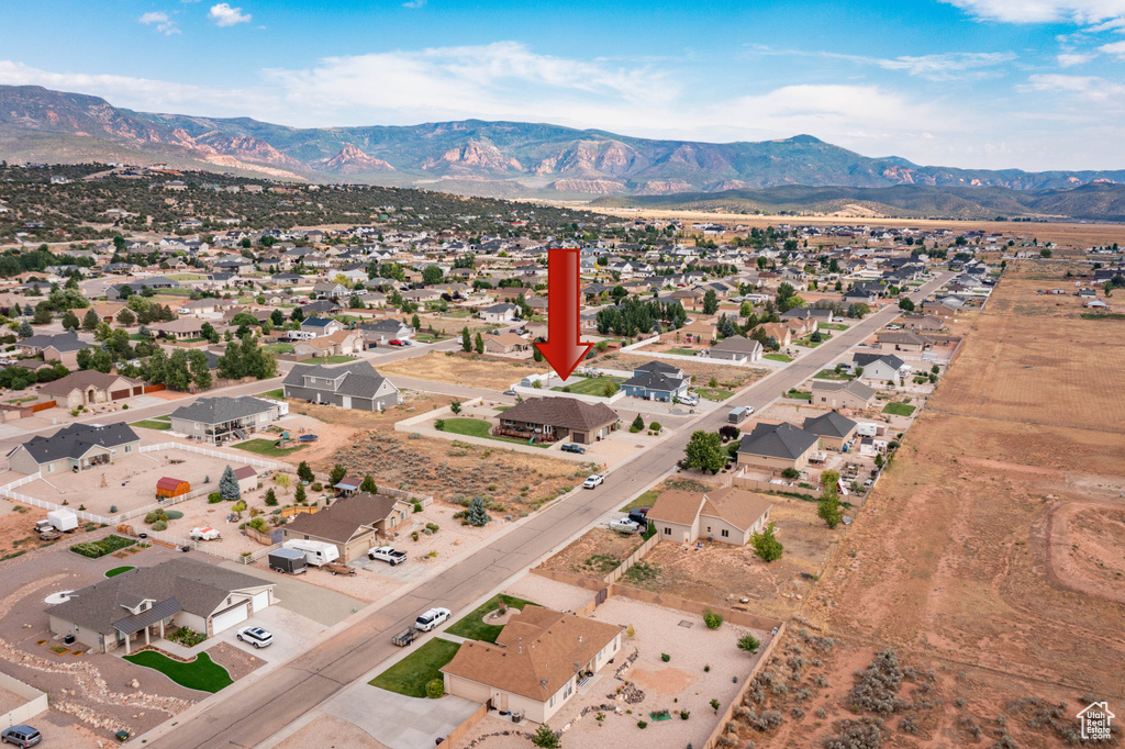 Birds eye view of property featuring a mountain view