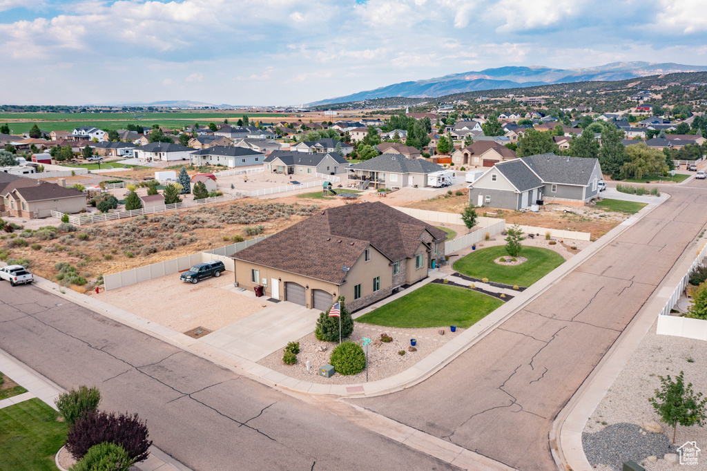 Drone / aerial view featuring a mountain view