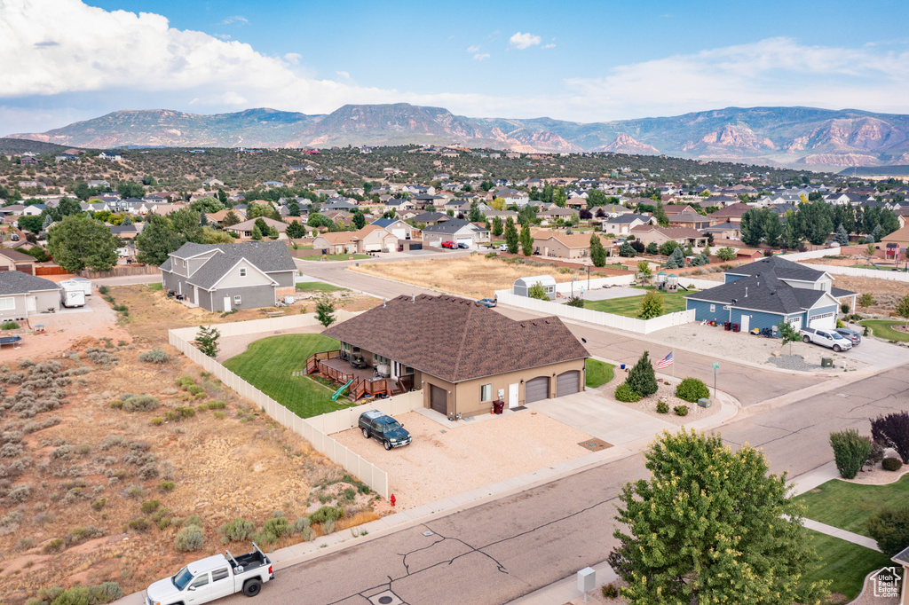 Aerial view with a mountain view