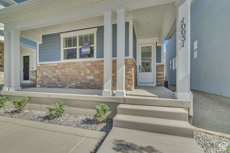 Doorway to property with a porch