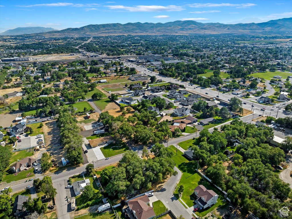 Drone / aerial view featuring a mountain view