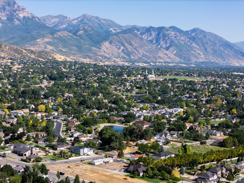 Drone / aerial view featuring a mountain view