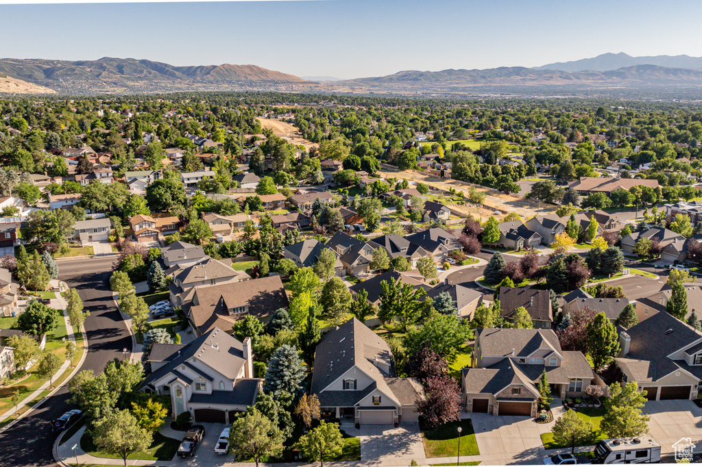 Birds eye view of property featuring a mountain view