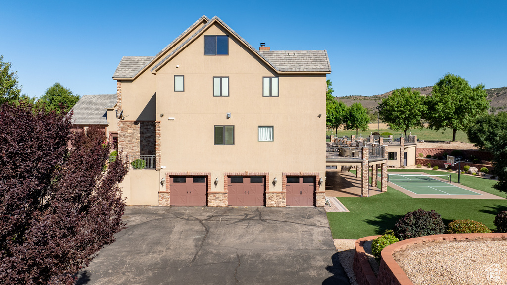 View of side of property featuring a yard