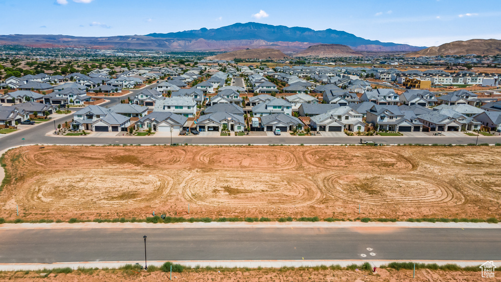 Birds eye view of property featuring a mountain view