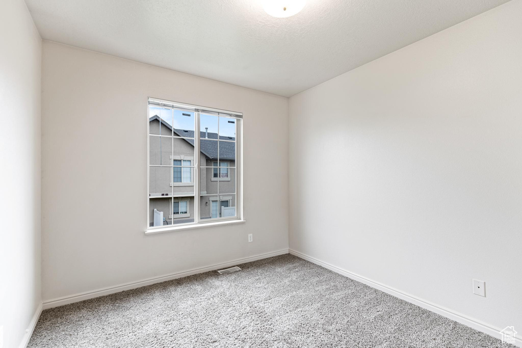 Unfurnished room featuring carpet