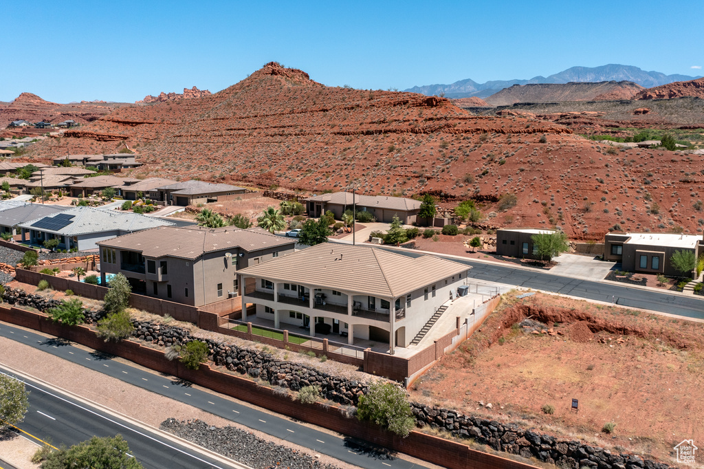 Bird's eye view with a mountain view