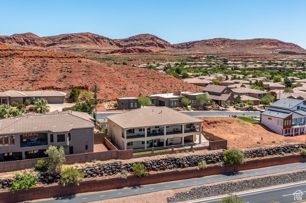 Bird's eye view with a mountain view