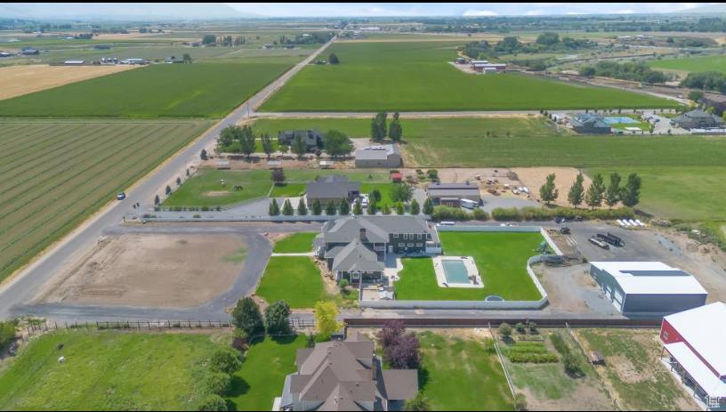 Birds eye view of property with a rural view