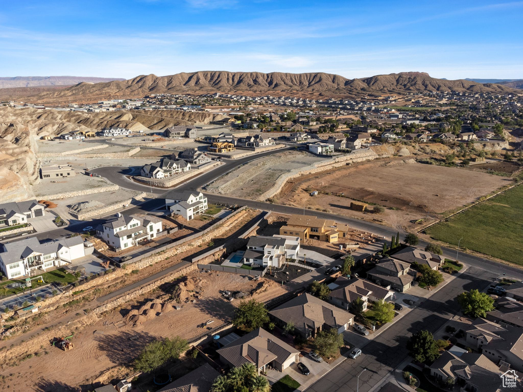 Birds eye view of property featuring a mountain view